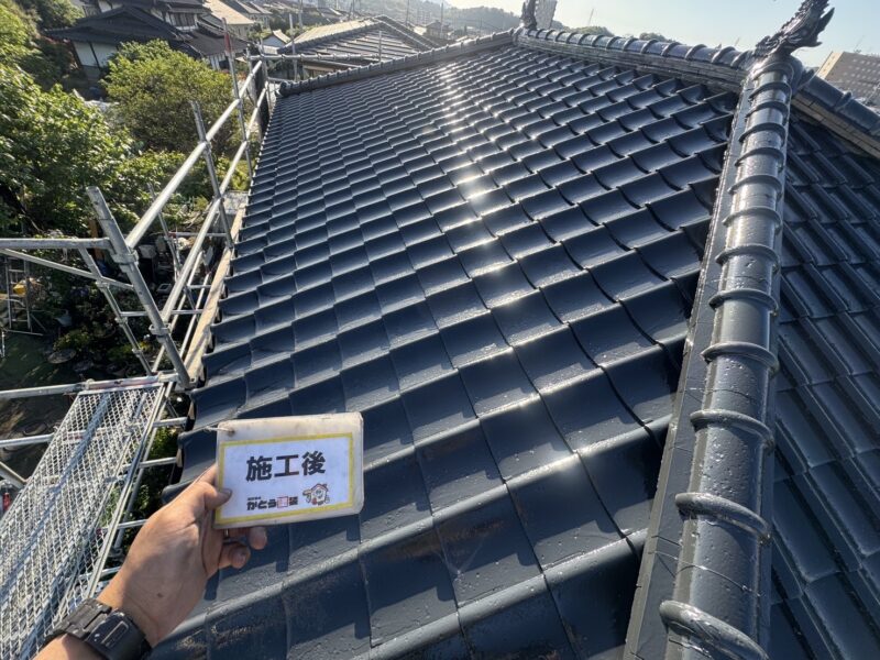 屋根は、太陽の光が反射して眩しいほどの仕上がりとなりました。