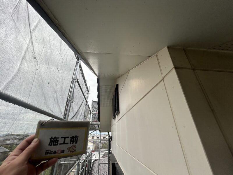 軒天もところどころ黒い汚れがありました。