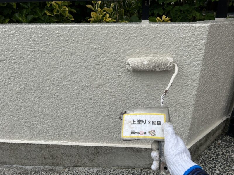 上塗り2回目の様子です。<br />
無機塗料を使用していますので、綺麗が長続きします。