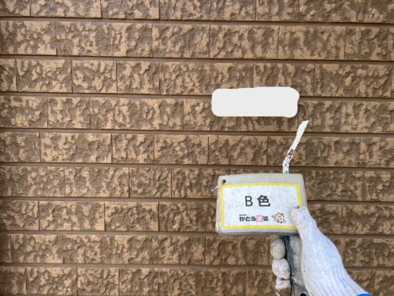 前面に塗布すると、このように普通の塗料では出せない、意匠性の高い模様にすることができます。