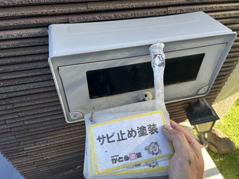 サビ止め塗装の様子です。<br />
鉄部はすべてサビ止めをおこないます。