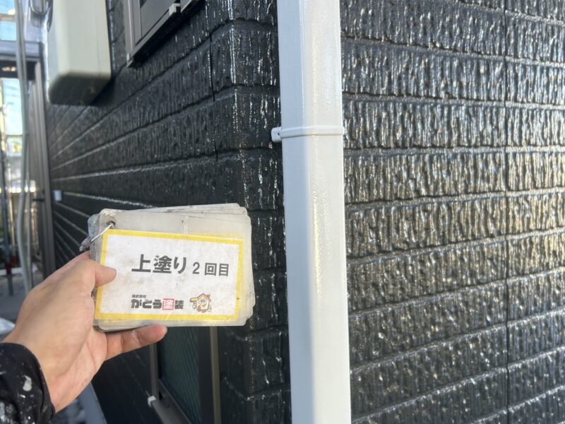 塗り重ねることで、耐久性・防水性がさらに向上します。