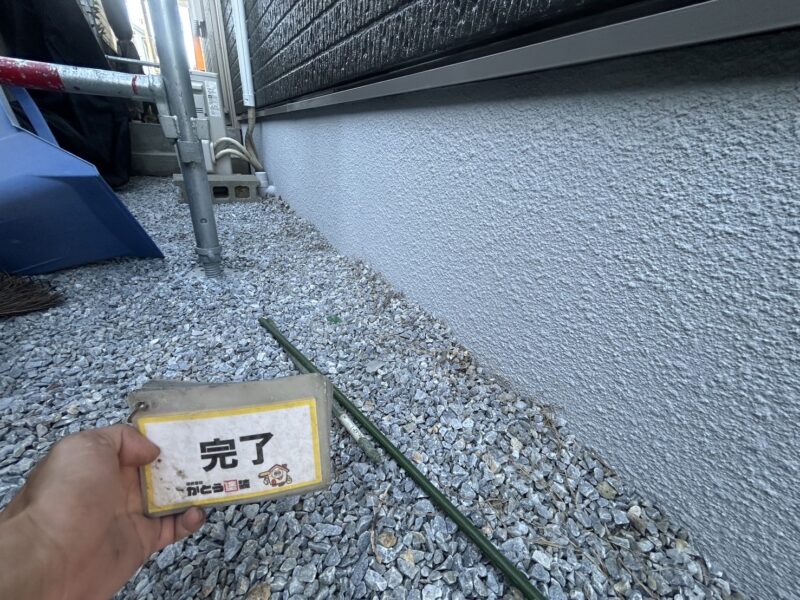 外壁とあわせて基礎はばきも塗装すると、一段と綺麗さが際立つ仕上がりとなります。