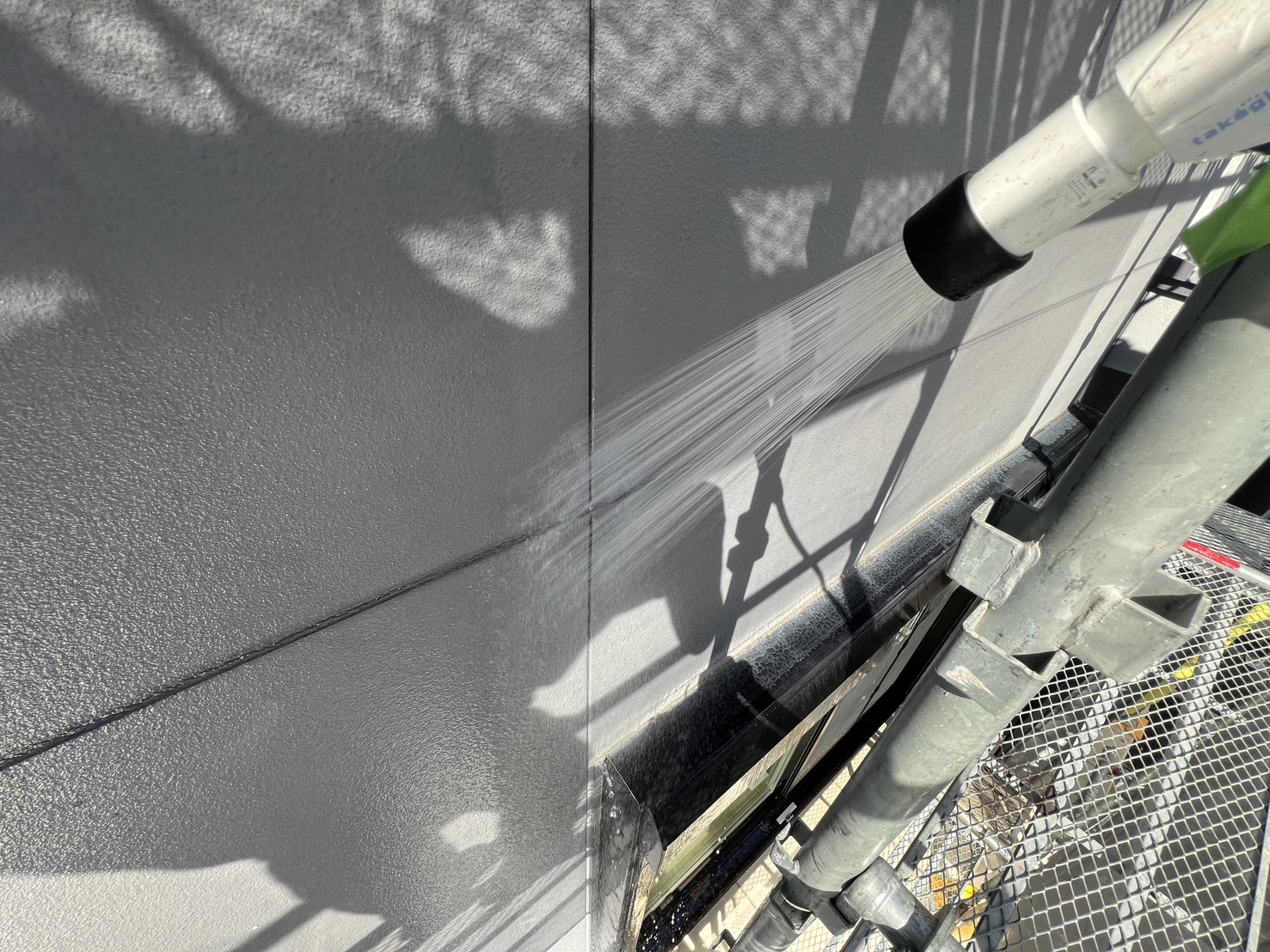 雨漏り散水，雨漏り調査　熊本市中央区I様邸　散水をおこない、雨漏りの原因を調査しました