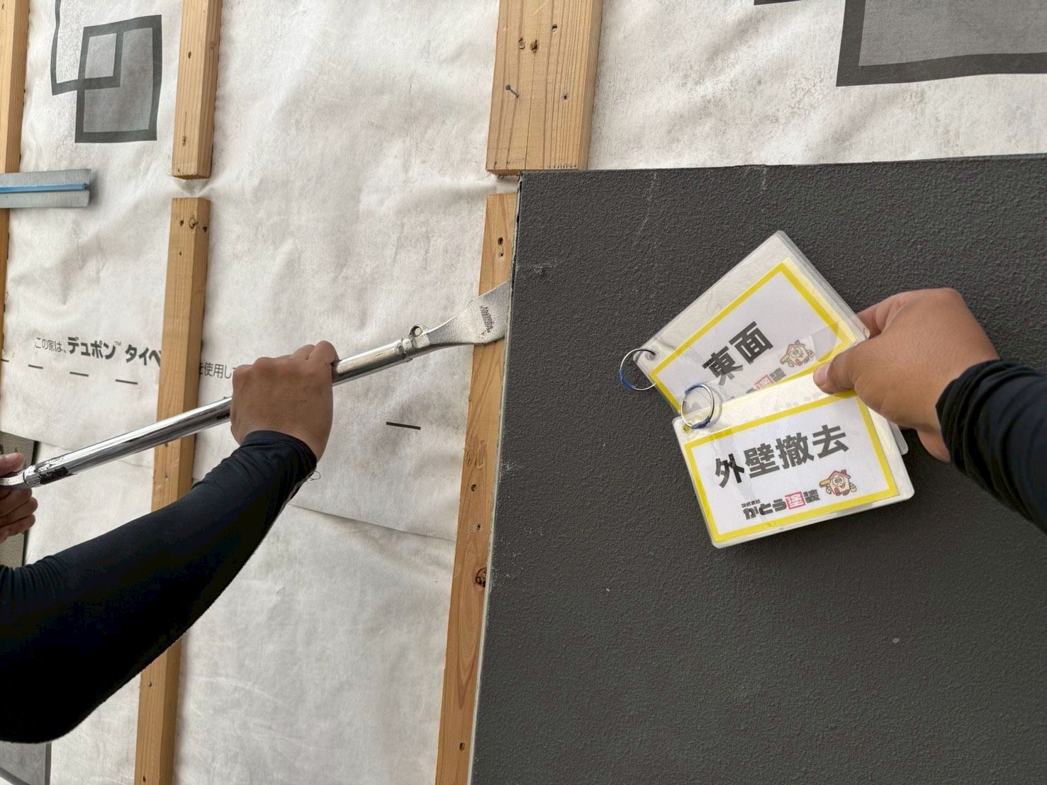 外壁張り替え，雨漏り補修工事　熊本市中央区I様邸　既存の外壁材を撤去し、新しく張り替えをおこないました