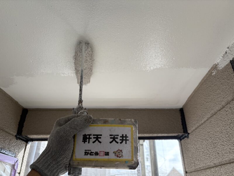 塗っているところから艶が出ているのが分かります。