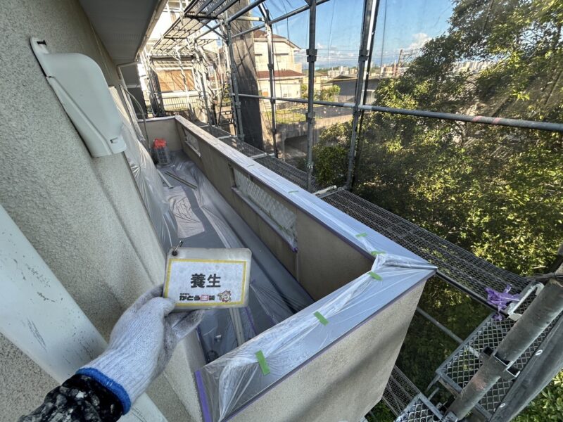 笠木も養生をおこないます。