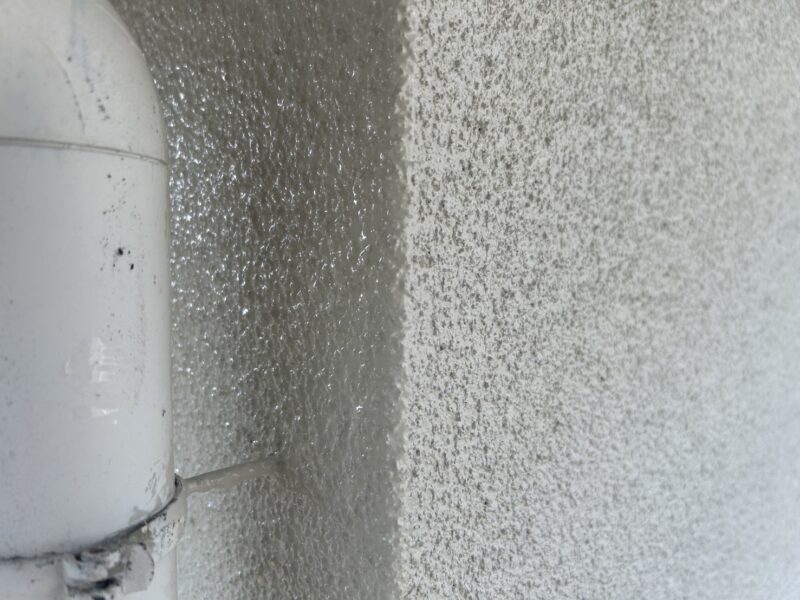 雨樋裏側の外壁面も塗り残しなく、施工できています。