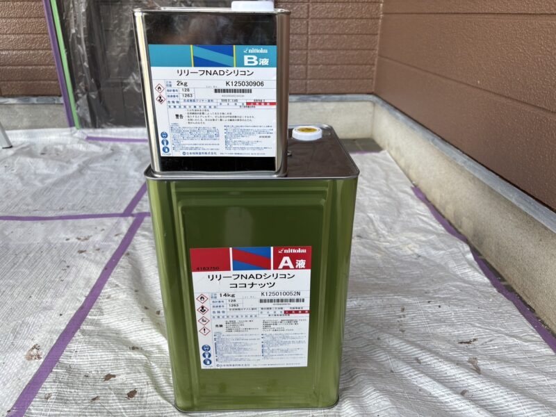 屋根の上塗りの使用塗料です。