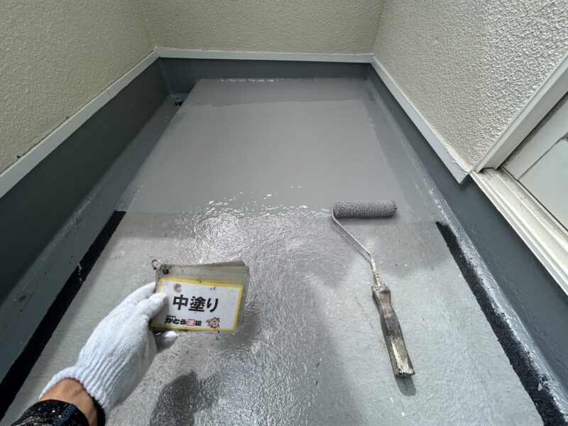 中塗りの様子です。