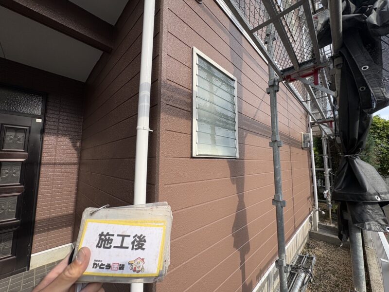 外壁の劣化要因ラジカルの発生を抑え、長期間キレイな外壁を保つことができる無機塗料を使用しています。