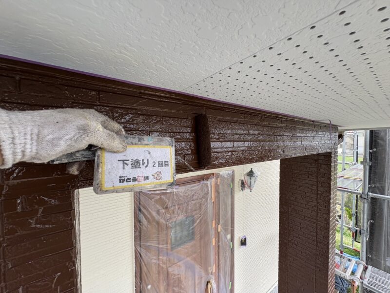 濃い目のブラウンで家全体を引き締めてくれます。