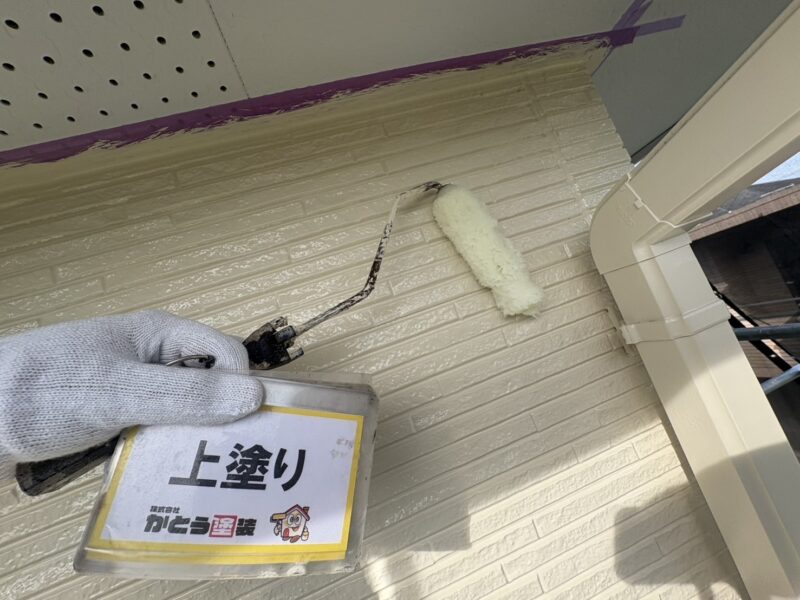 受難な塗膜が地震の揺れに対応しやすく、ひび割れを抑制する効果がります。