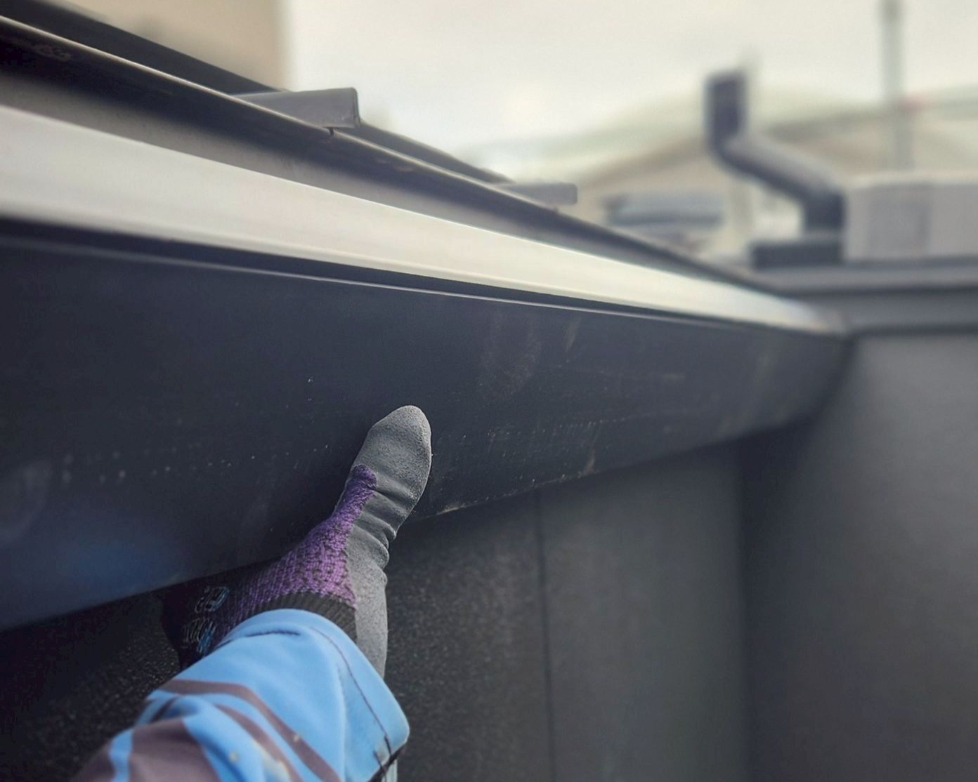 熊本市中央区I様邸外壁張り替え工事　外壁の塗装が完了したので、新しい雨樋を取り付けました