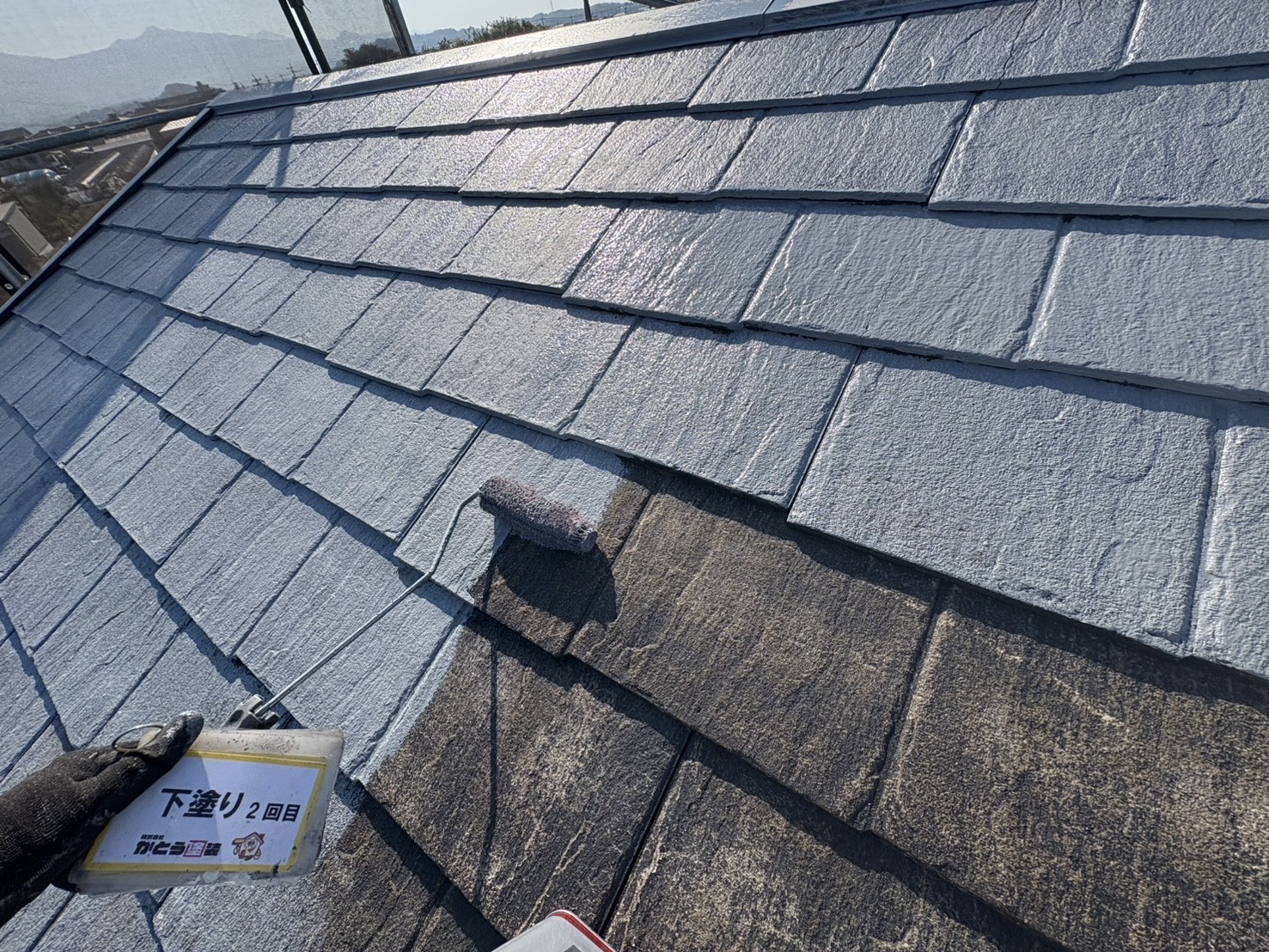 玉名市K様邸屋根塗り替え　下地材の吸い込みを均一にして上塗り材の密着性を高めるため、下塗り2回目をおこないました