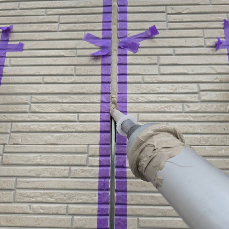 シーリング材充填の様子です。