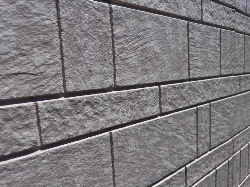 単色塗りでは物足りない…既存のサイディングの柄や色を活かしたい…などデザイン性を重視される方にピッタリの塗り替え方法です。