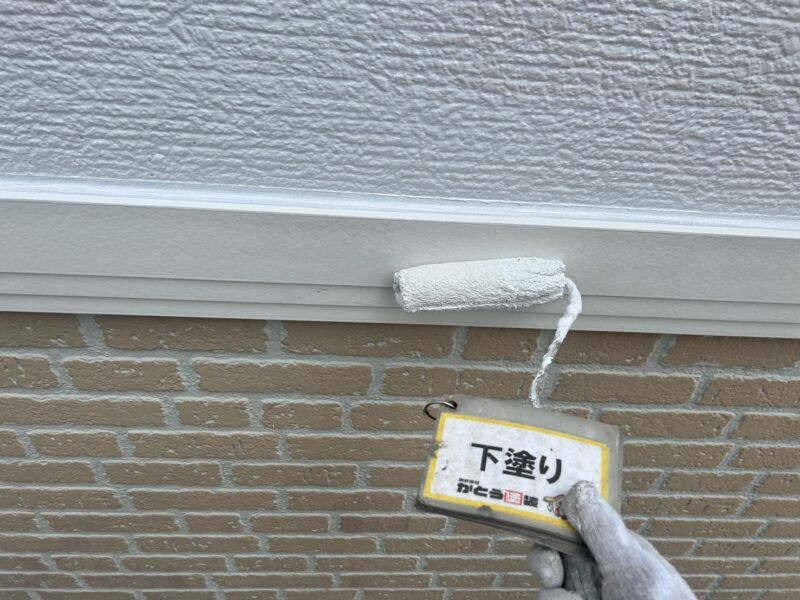 幕板の下塗りの様子です。