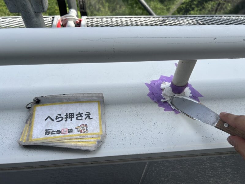 コーキングで埋めて補修しました。