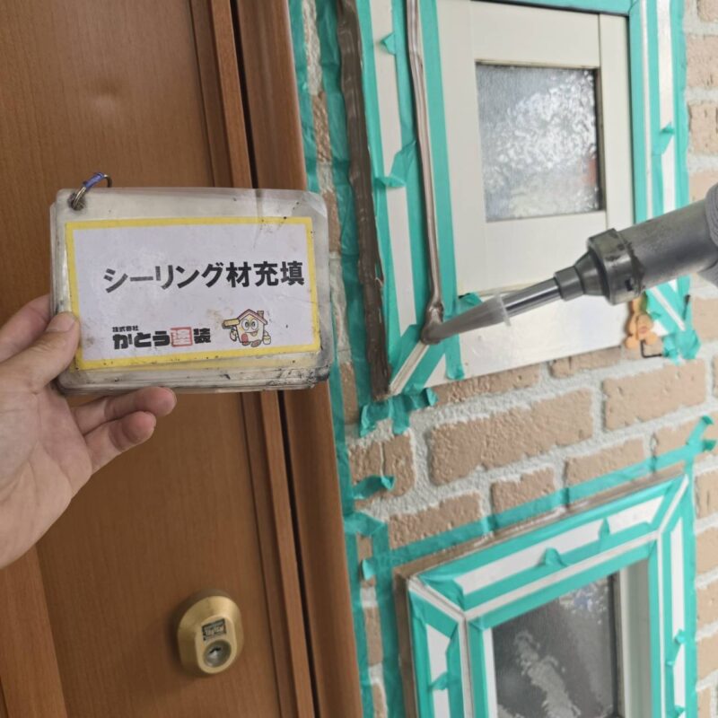 高耐久のものを目地にたっぷりと充填します。