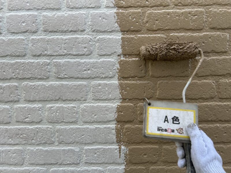 ベースとなるA色を塗布していきます。