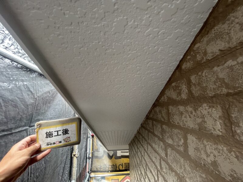 真っ白ではなくライトグレーで施工していますので、眩しすぎない明るい印象になりました。