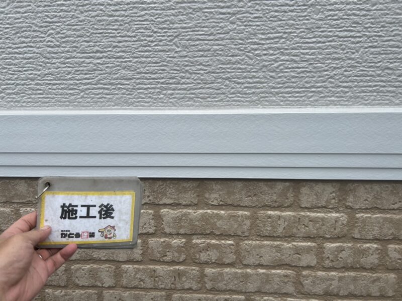 ホコリや雨水の侵入を防ぐ重要な役割を持つ幕板も、外壁塗装と一緒に塗装をすると安心です。