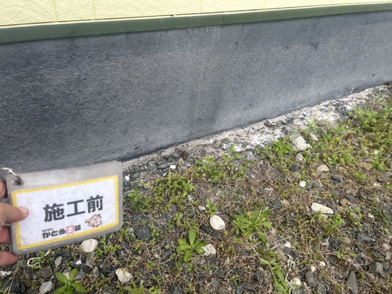 見落としがちな水切りもサビ止め後、仕上げ塗りをおこないます。