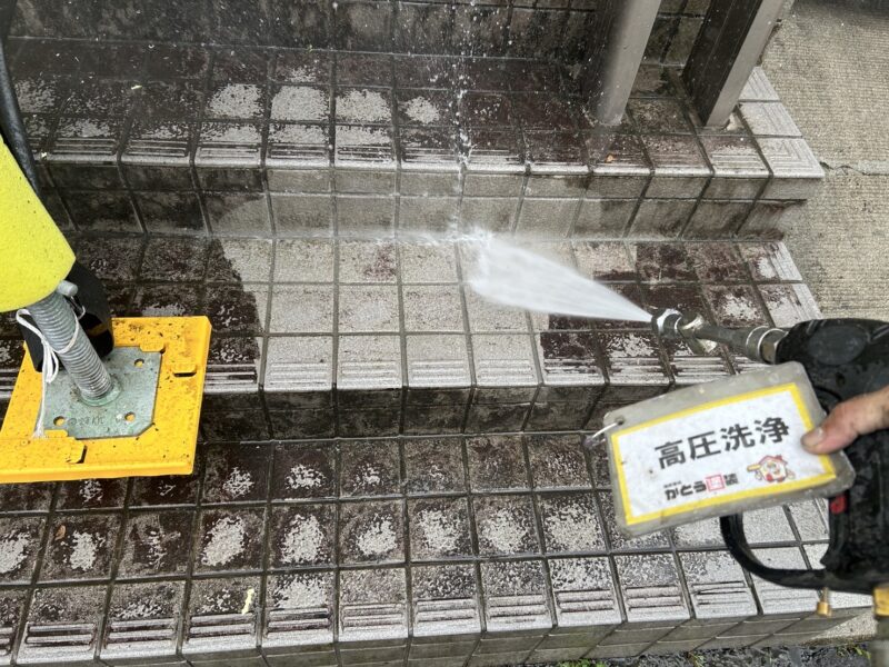 塗装をしないコンクリートは、洗浄し綺麗にしています。