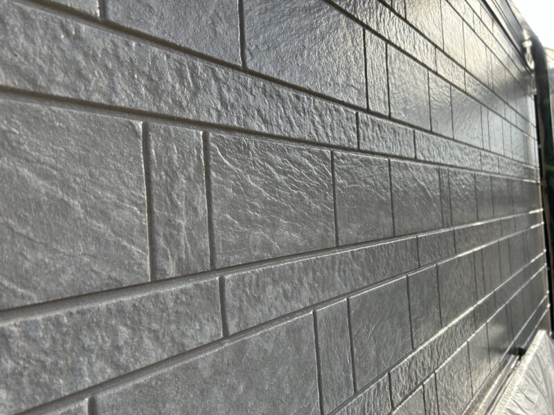 乾燥後の外壁表面は、このように艶々です。