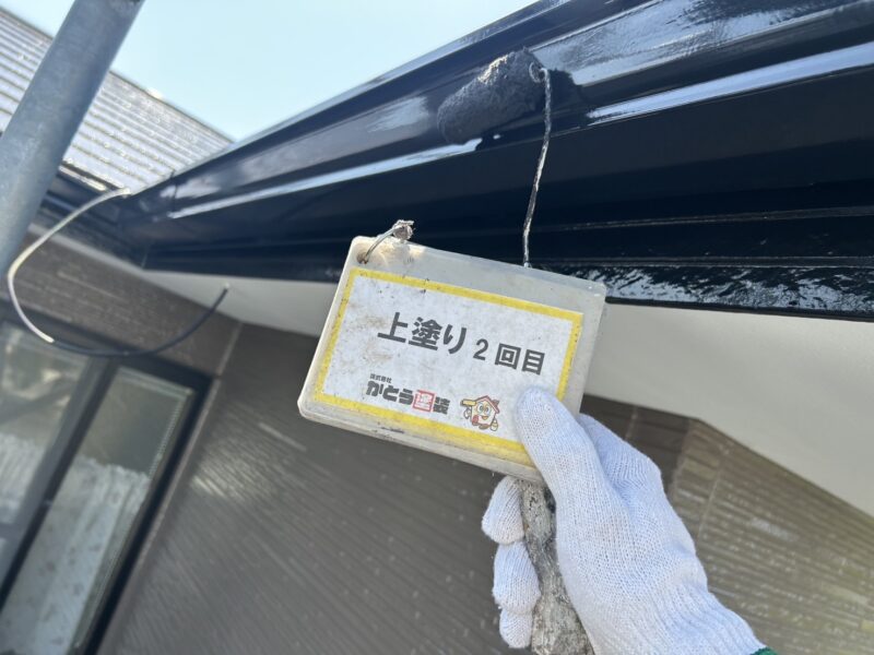 塗料を塗り重ねることで、強靭な塗膜を形成することができます。