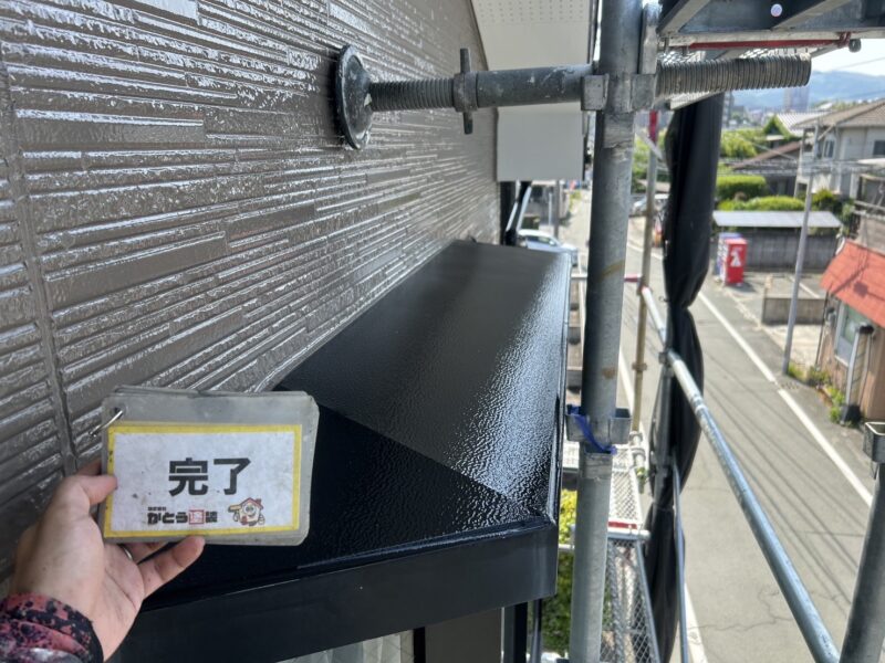 表面の艶が劣化の原因となる埃やカビ・藻の付着を防ぎ、綺麗な状態を維持してくれます。