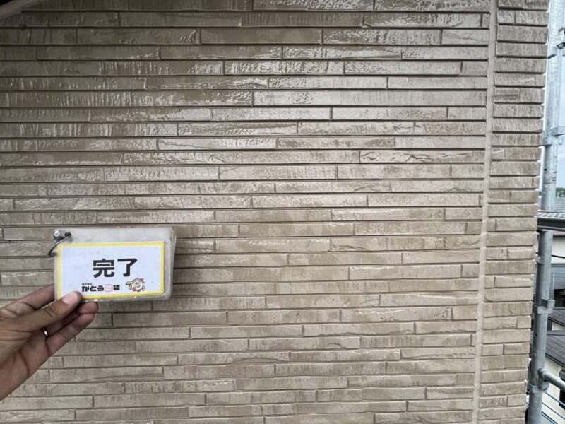 紫外線や酸性雨に強く、長期間色褪せ・劣化を防ぐ耐久性が非常に高いハイグレードな塗料を使用しています。