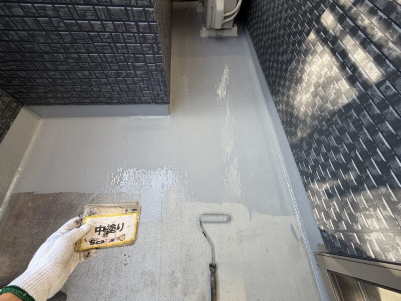 中塗りの様子です。