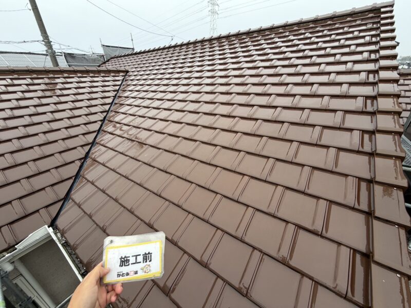 屋根は今回塗装をしませんが、高圧洗浄で汚れを落とします。