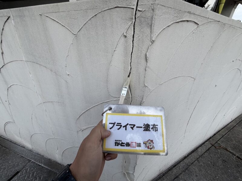 プライマー塗布の様子です。