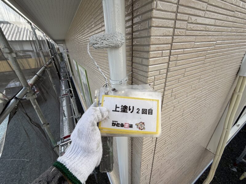 雨樋の上塗り2回目の様子です。