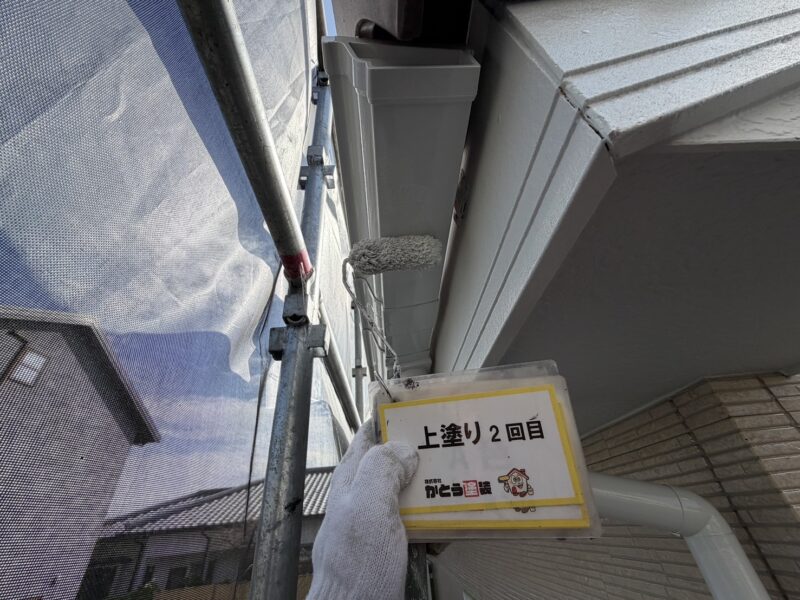下側も塗り残しがないよう丁寧に施工します。