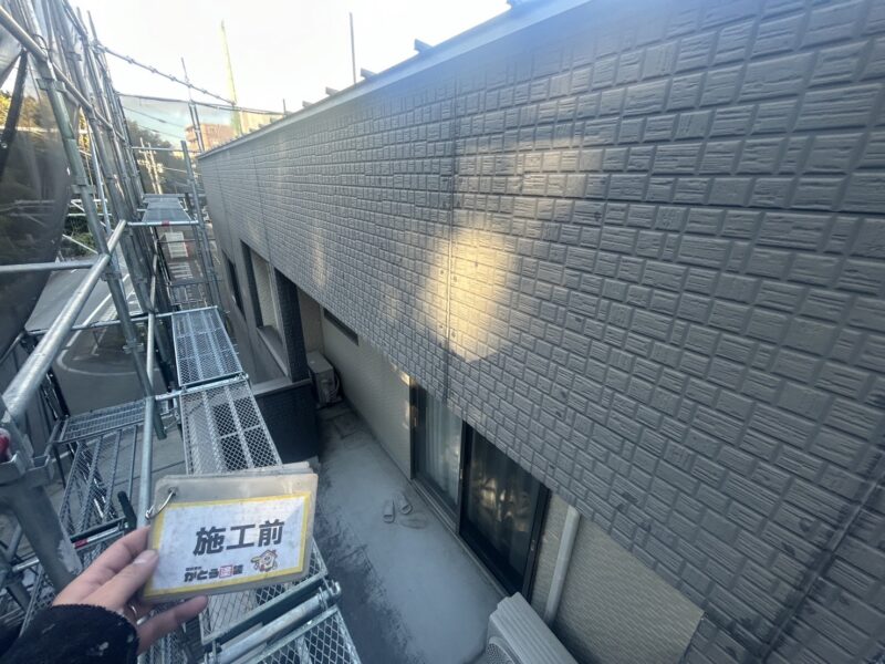 外壁の艶が欲しいとのご要望で、今回はデザイン性も重視したWB多彩仕上げ工法をご提案いたしました。