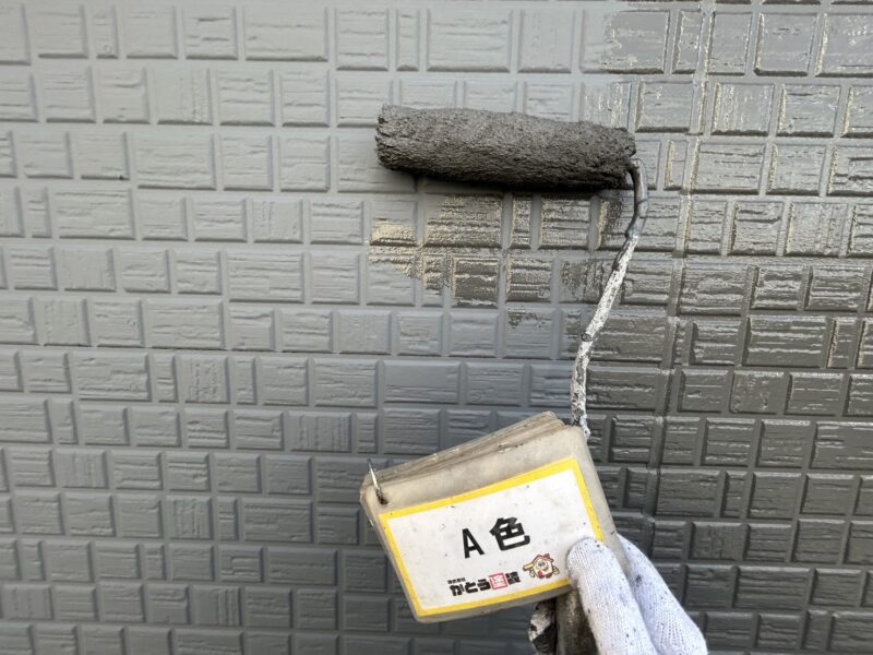 今回外壁は、グレー系とブラウン系の2色で色分けをしていきます。