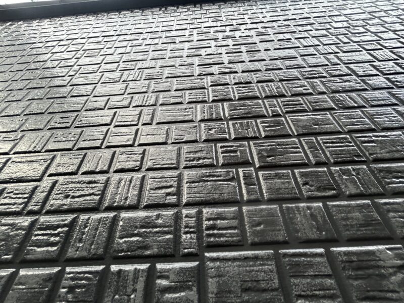 艶ありで防水性、汚れにくさも向上しています。