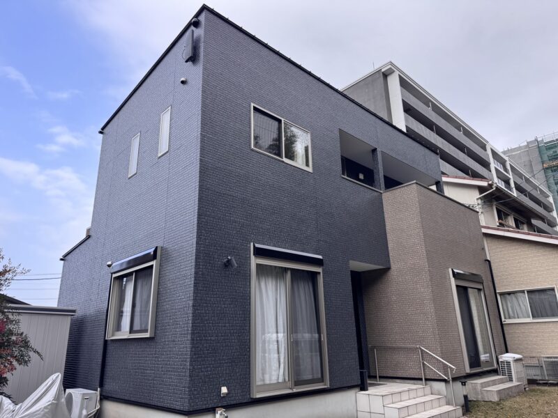 【菊池郡菊陽町O様邸】外壁屋根塗装の施工事例｜個性的で上品な多彩模様仕上げを演出