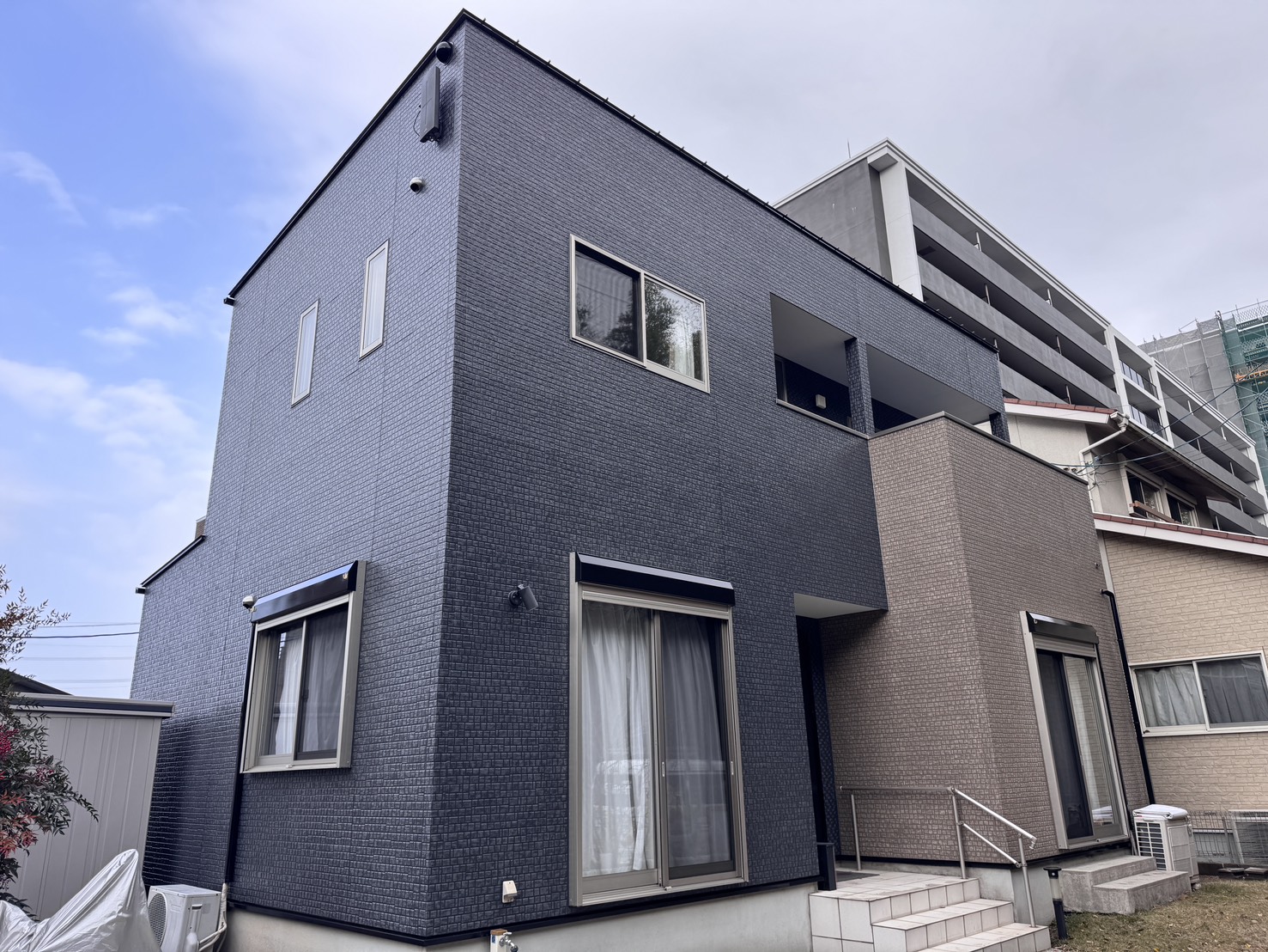 【菊池郡菊陽町O様邸】外壁屋根塗装の施工事例｜個性的で上品な多彩模様仕上げを演出