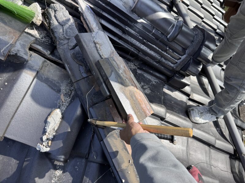 のし瓦も撤去します。