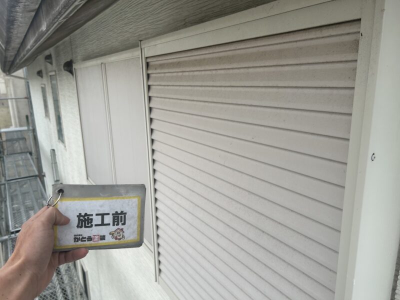 戸袋や雨樋などの付帯部もすべて塗り替えをし、綺麗にしていきます。