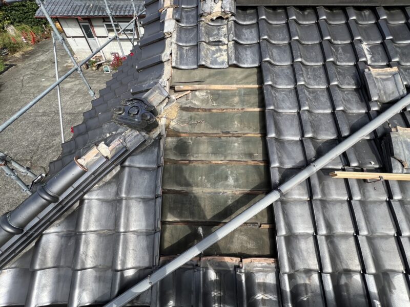 雨漏り周辺の瓦も撤去しました。