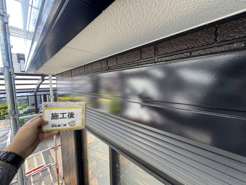 シャッターボックスは影が映りこむほどの艶感です。