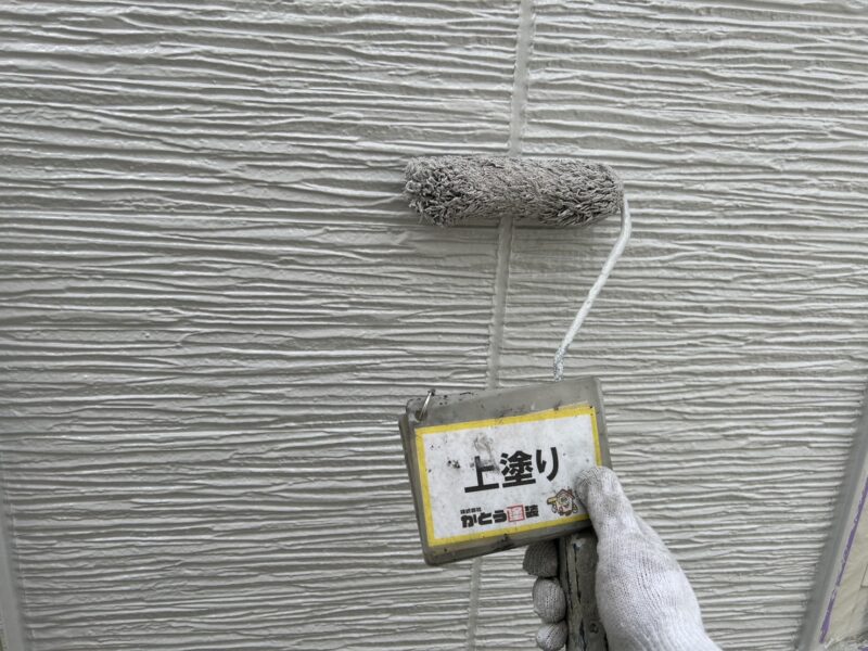 塗料を塗り重ねることで、防水性・耐久性がより向上します。