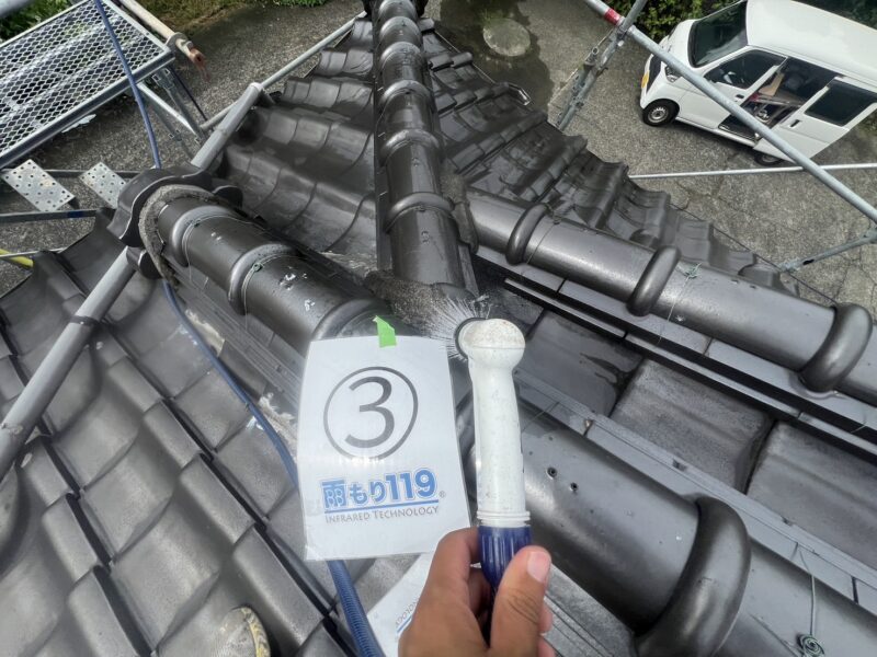 入水箇所を特定するため、複数番号を付けて散水をおこないます。