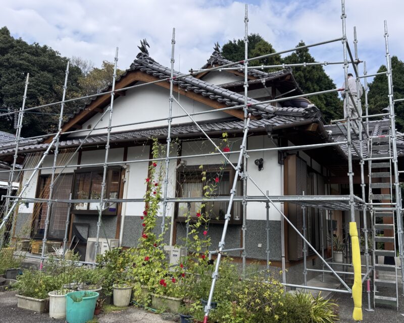 築20年のお住まいで、天井からの雨漏りの調査と工事の依頼をいただきました。